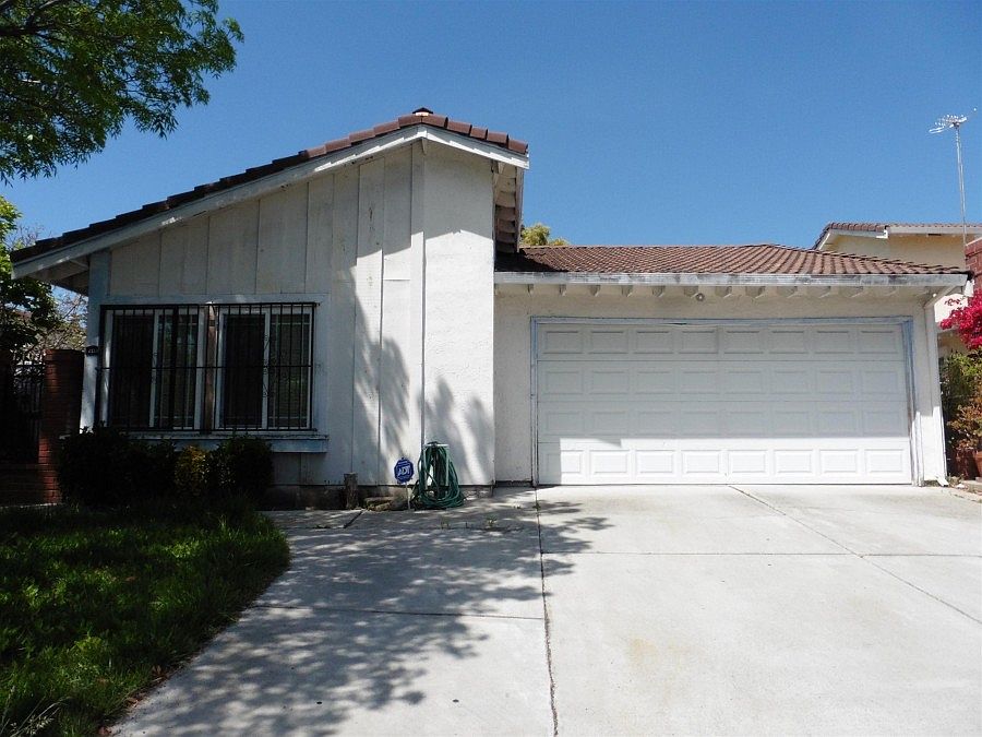 1st image of 2715 Rainfield Dr