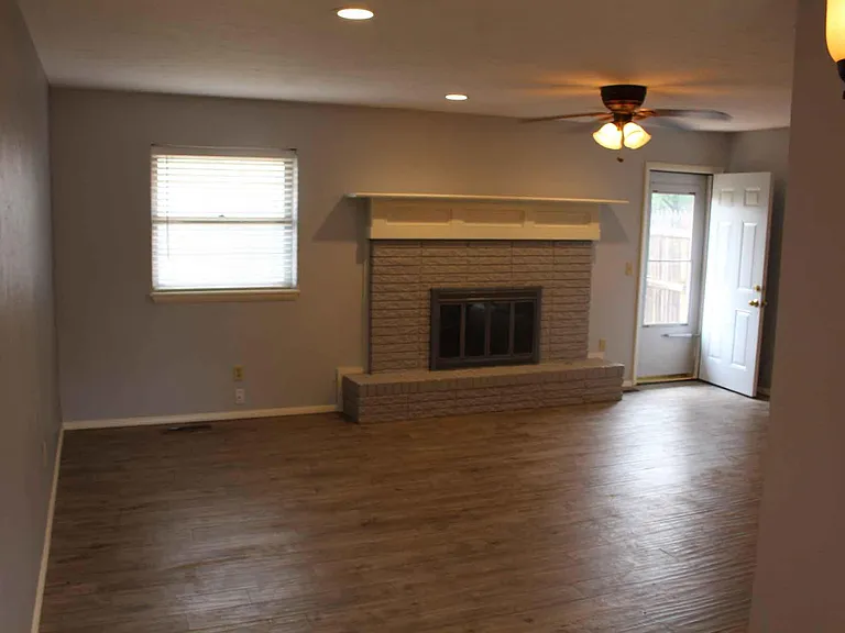 5101 N Hamilton Dr — Photo 3