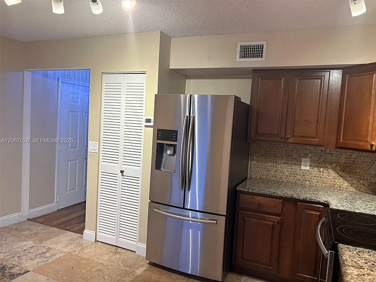 233 SE 11th Ave #233 — Photo 4