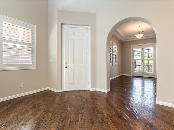 4th image of 11228 Hedgemont Ave