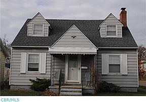 1st image of 741 N Roosevelt Ave