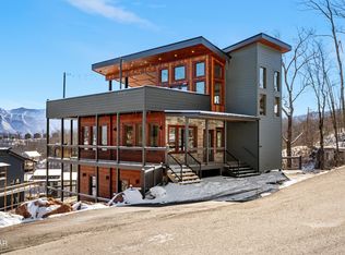 914 Elm Rd, Gatlinburg, TN 37738