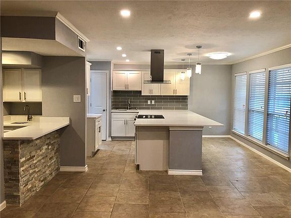 4th image of 427 Bedford Dr