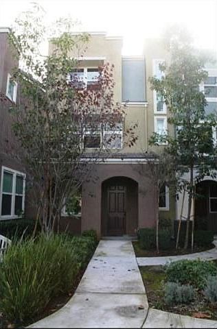 1st image of 215 W Zinfadel Dr