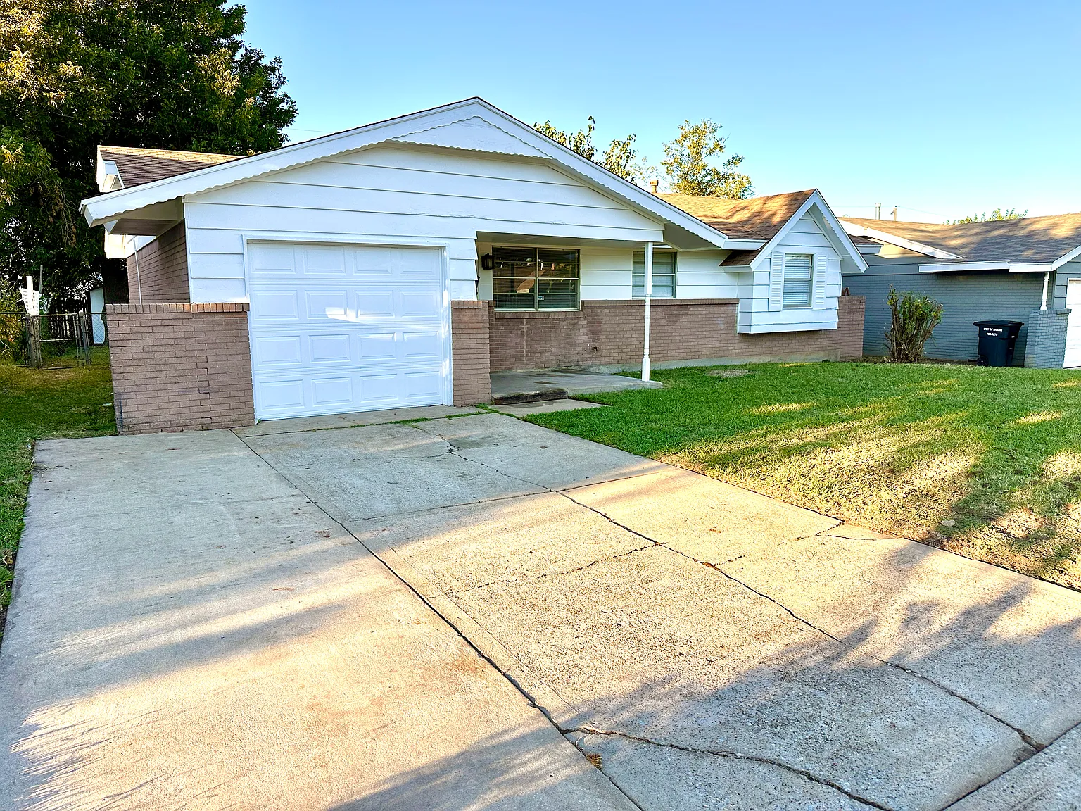817 NW 9th St — Photo 2