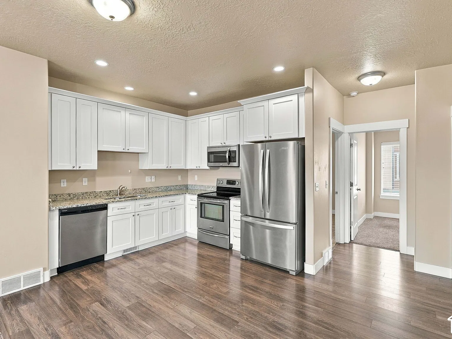 4 bed, 2.5 bath, 1442 sqft, $2,300 — Photo 4