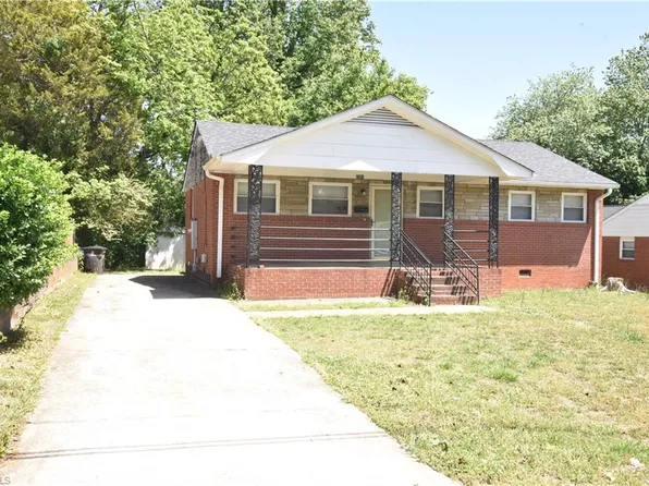 2301 Douglas Hill Dr, Winston Salem, NC 27105