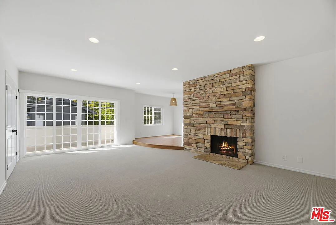 Building Photo - 521 Montana Ave #215