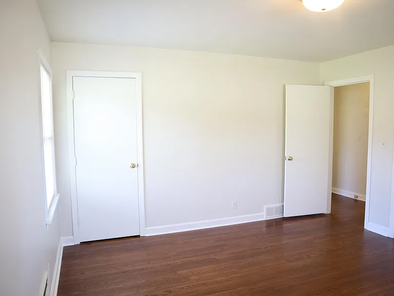 2331 Thornhill Rd — Photo 32