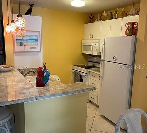 4th image of 850 S Tamiami Trl APT 130
