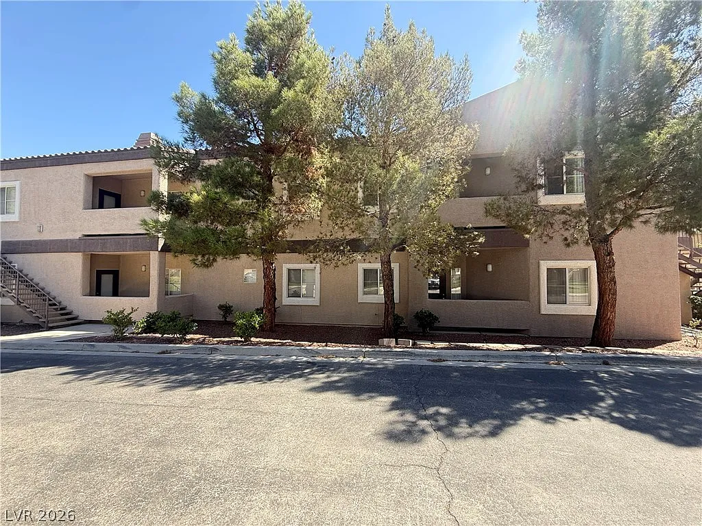 2 bed, 2.0 bath, 1034 sqft, $1,590 — Photo 2