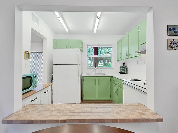 5th image of 3091 E Sunrise Lakes Drive #106