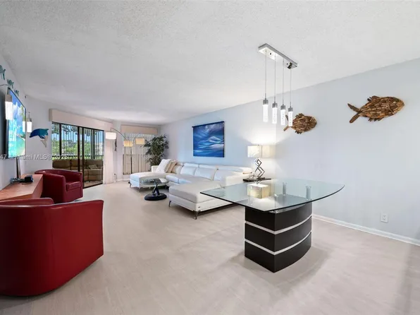 7443 Fairfax Dr #208, Fort Lauderdale, FL 33321