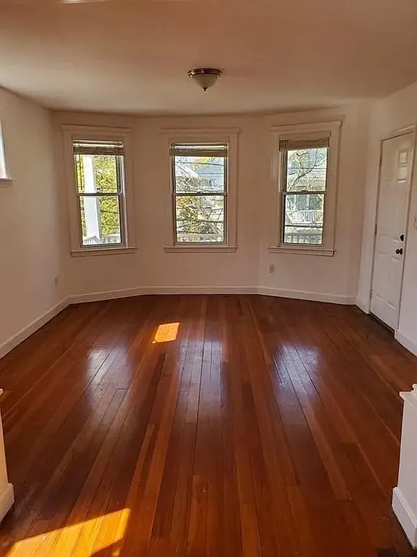 2 bed, 1.0 bath, 1075 sqft, $1,945 — Photo 4