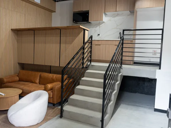 10867 Fruitland Dr, Studio City, CA