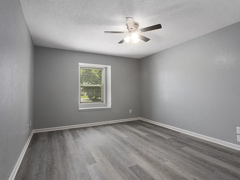 577 NW Valleybrook Rd — Photo 16