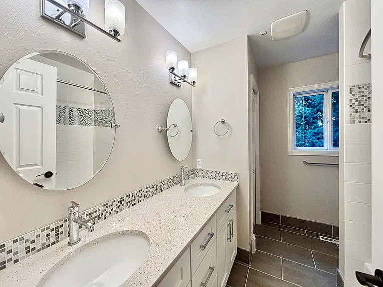 13211 NE 10th Pl — Photo 17