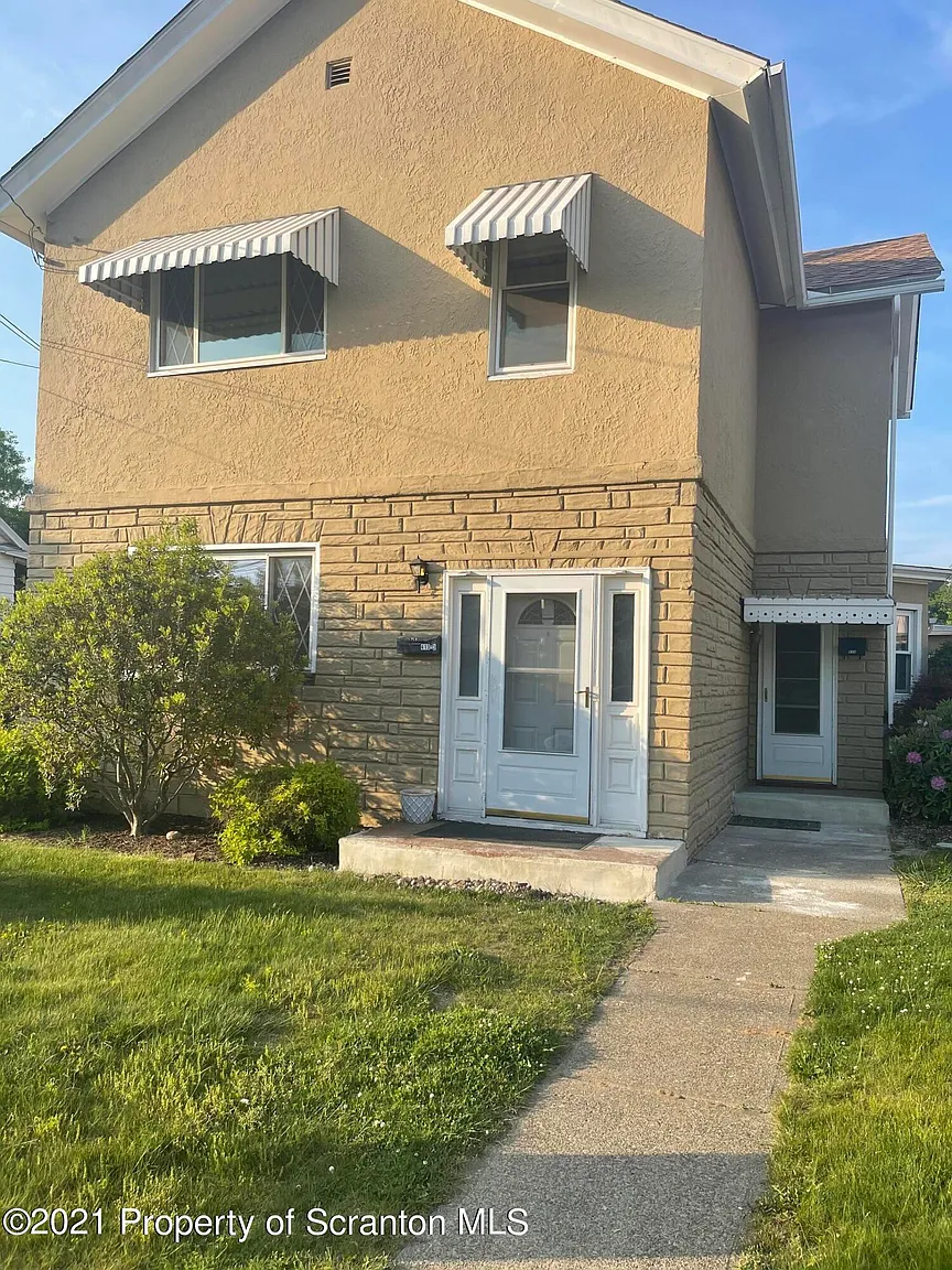 413 W Grove St photo 1