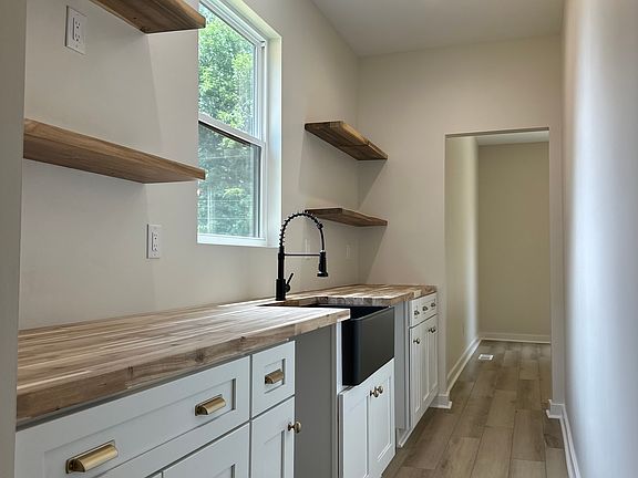 4th image of 181 Eastbrook Dr