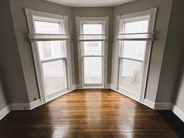 32 Tracy St — Photo 4
