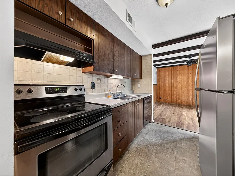 11166 Whispering Oaks Dr — Photo 30