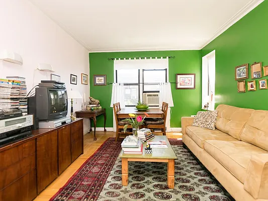 Sold by Re/Max In The City | media 10