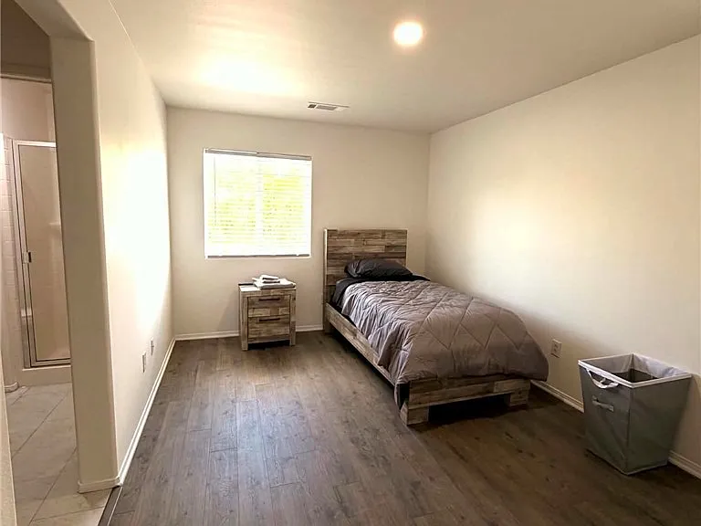 44045 Quarter St — Photo 19