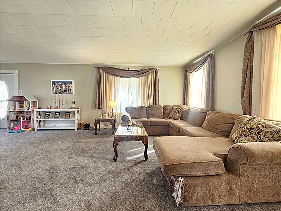 5th image of 121 North Rd