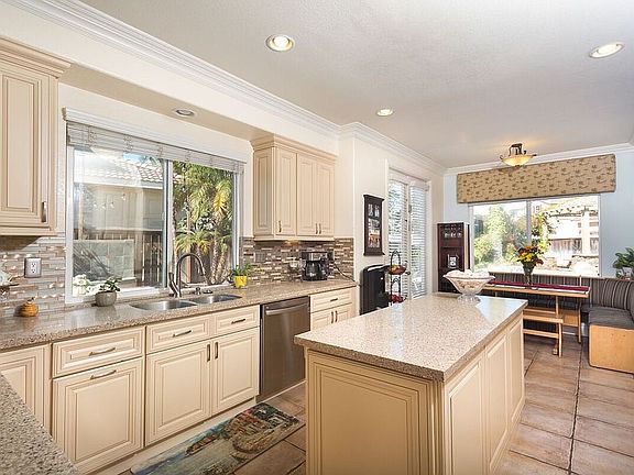 2nd image of 1254 W Vaquero Ct