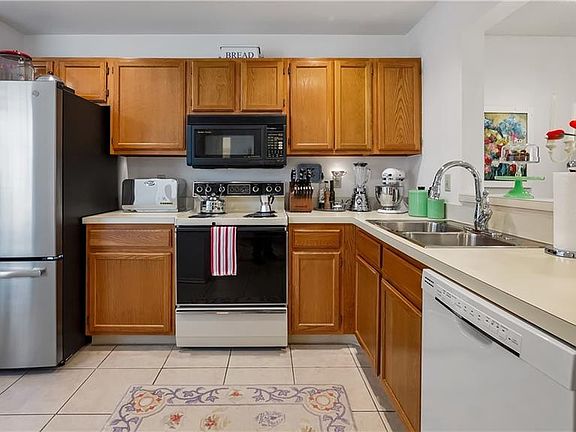 4th image of 665 Oak Harbour 107 Dr