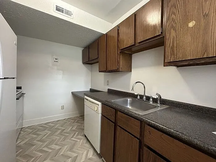 271 Myron Cir #271 — Photo 4