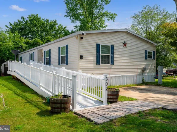 302 Berts Dr, Lothian, MD 20711