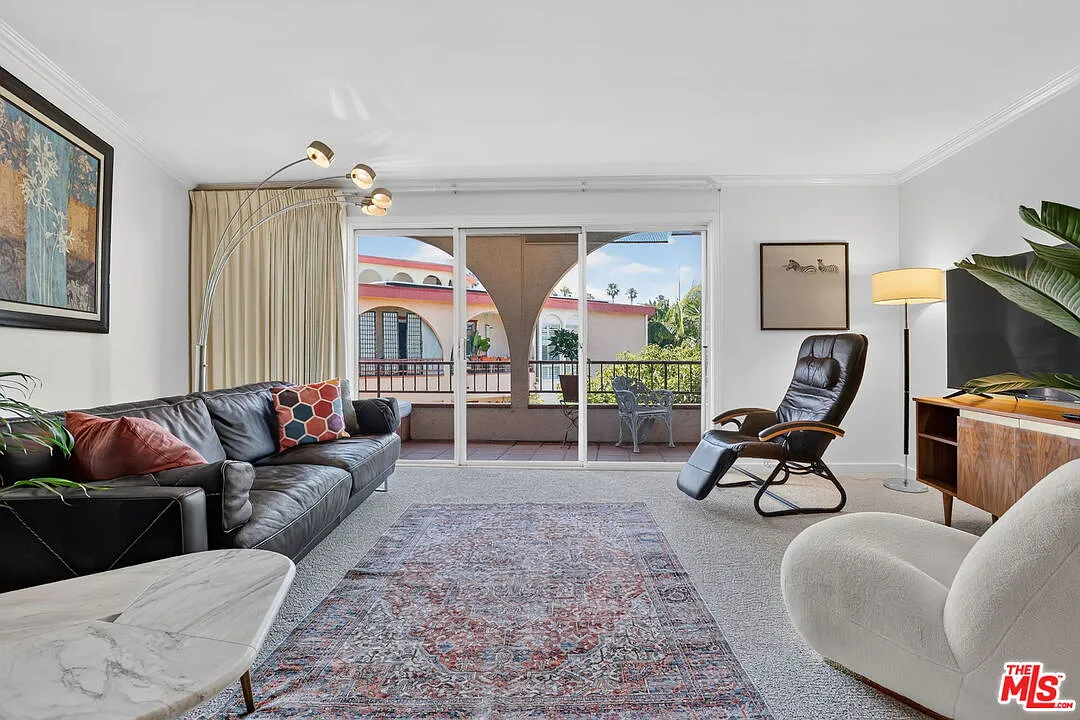1 bed, 1.0 bath, 699 sqft, $3,950 — Photo 4