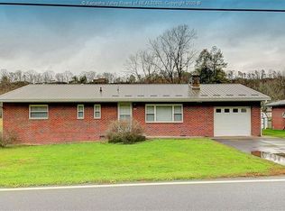 438 Strawberry Rd, Saint Albans, WV 25177