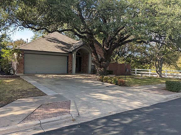 2nd image of 126 Pecan Vista Ln