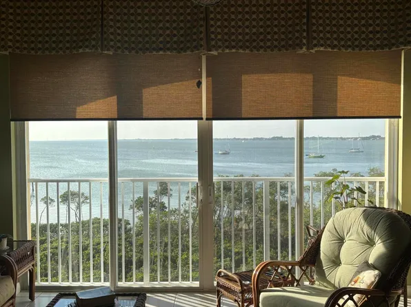 27 Harbour Isle Drive W #Ph-4, Fort Pierce, FL 34949