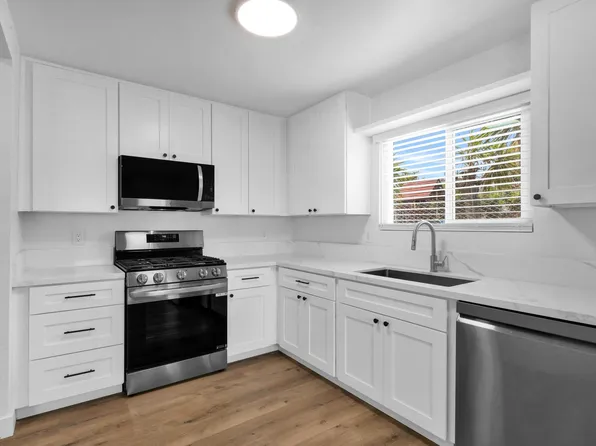 428-72 W Los Angeles Dr, Vista, CA 92083
