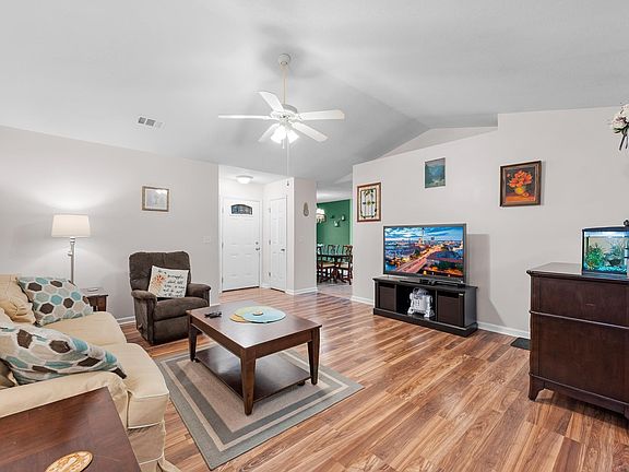 4th image of 107 Kingscreek Dr