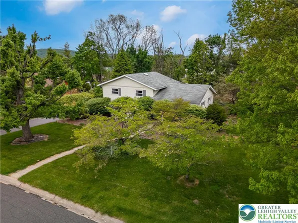 5131 Fairlawn Rd, Center Valley, PA 18034