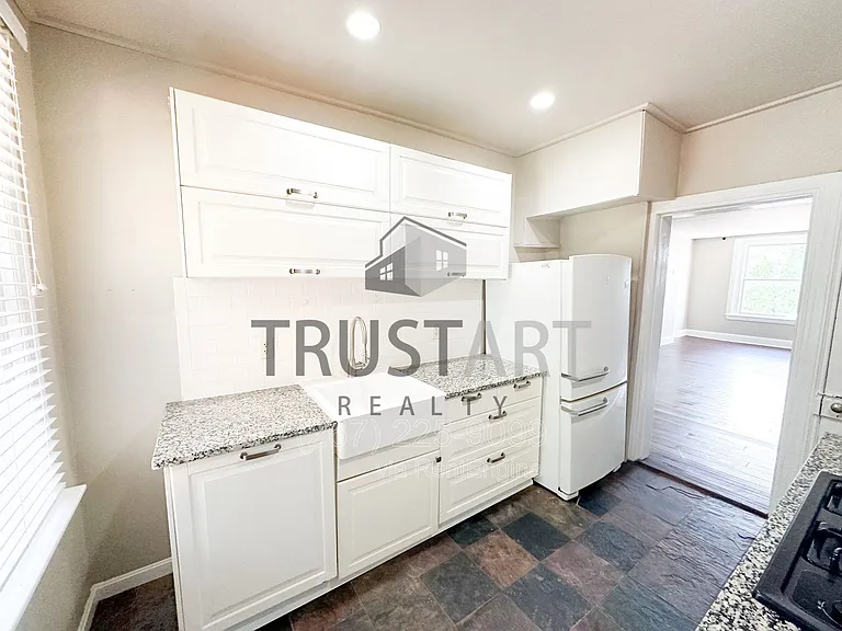 3885 Manor St #1 — Photo 1