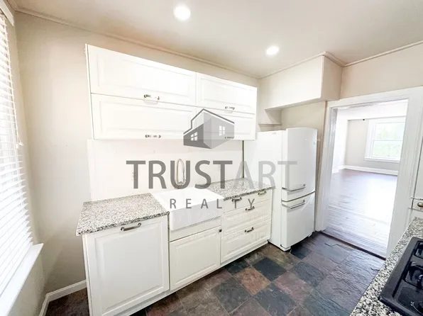 3885 Manor St #1, Philadelphia, PA 19128
