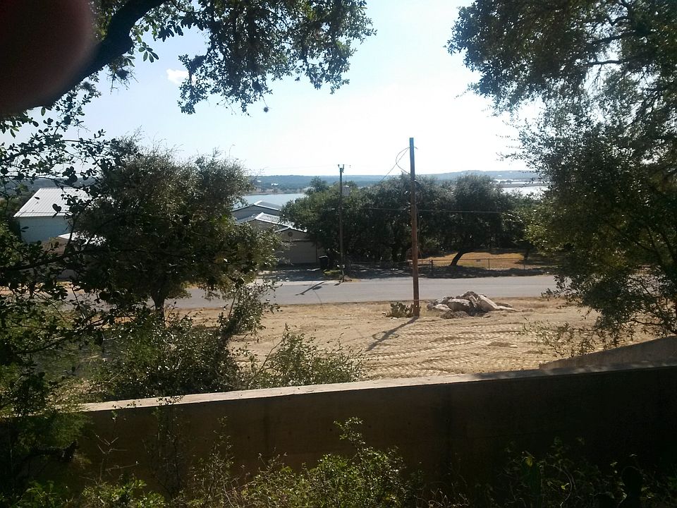 2nd image of 813 Hampton Rd