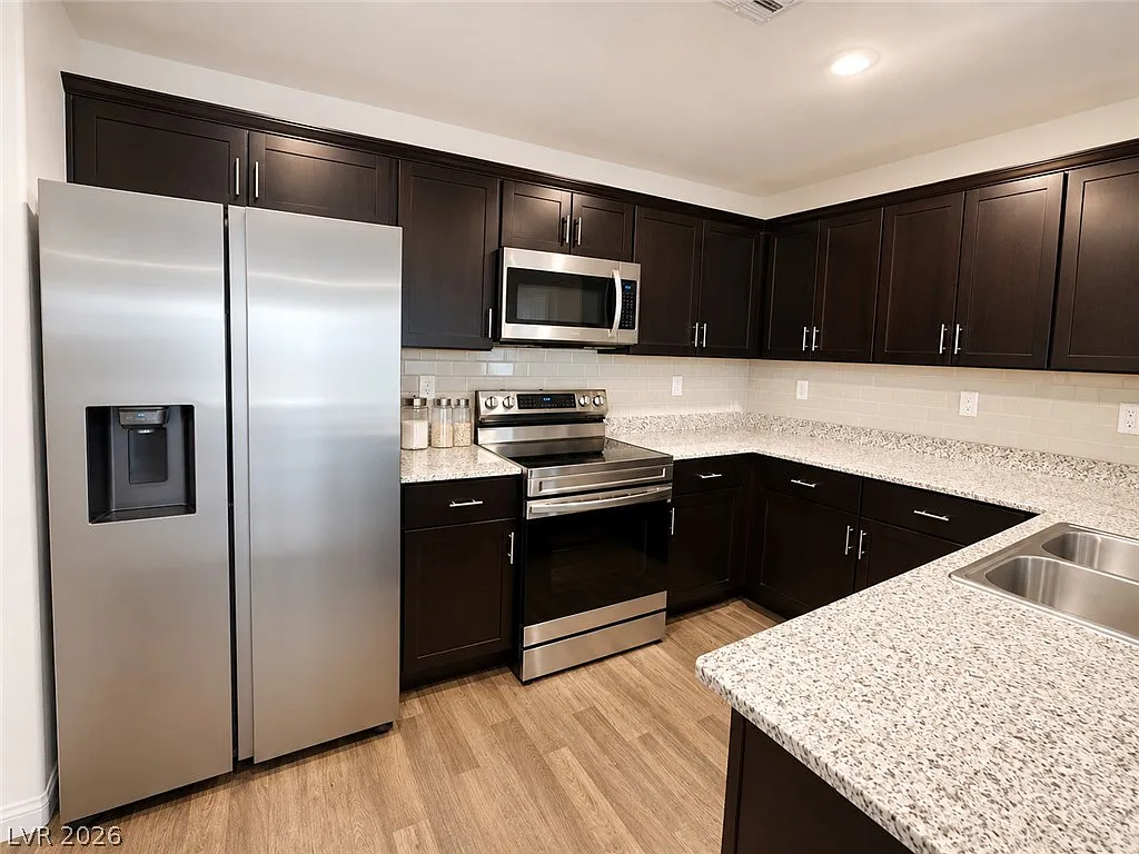 3 bed, 2.0 bath, 1273 sqft, $1,852 — Photo 2