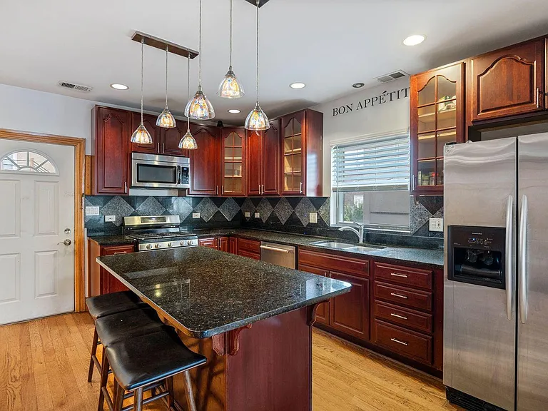 1639 W Blackhawk St #3 — Photo 5