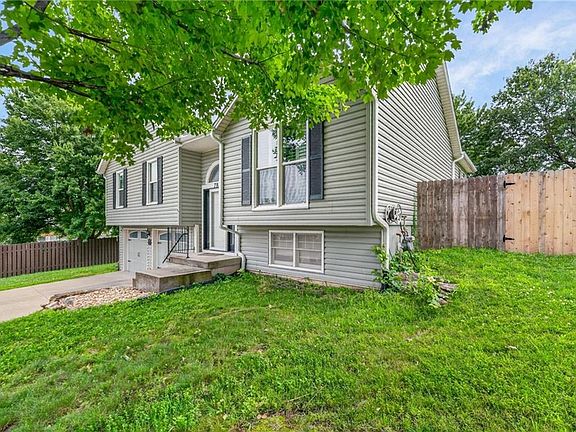 4th image of 7933 N Wyoming Ct