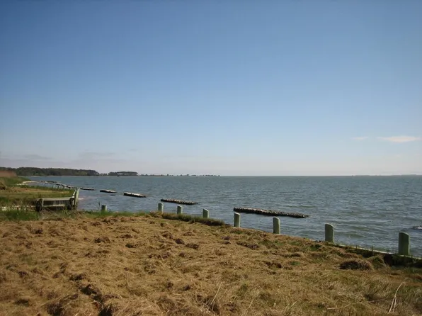 748 Seaview St #748, Greenbackville, VA 23356