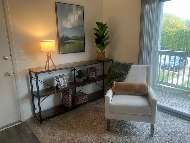 Lexington Manor Apartments — Photo 11