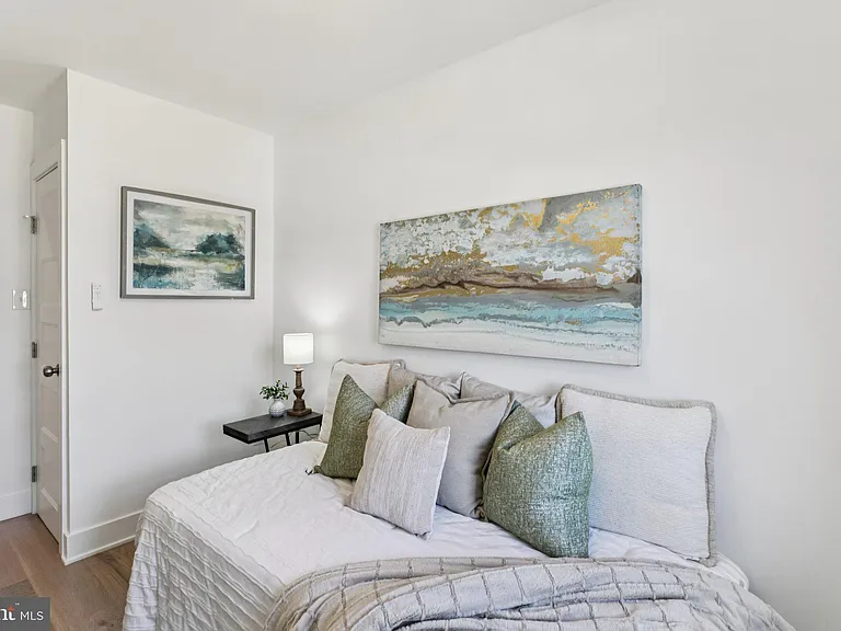 732 Harry St — Photo 30