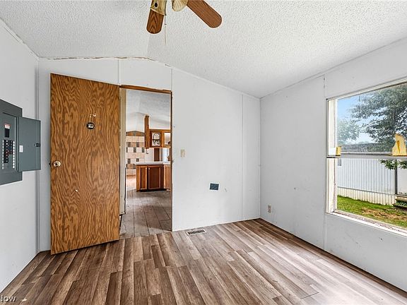 5th image of 10938 Leader Rd