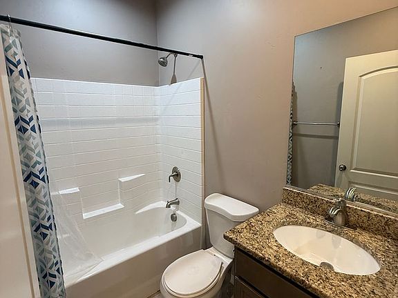 4th image of 3530 N Irving St #B